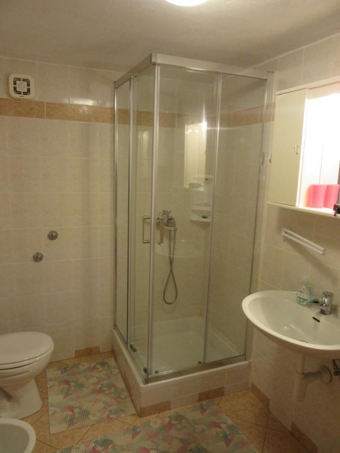 Apartmani Gracijela Карлобаг Екстер'єр фото